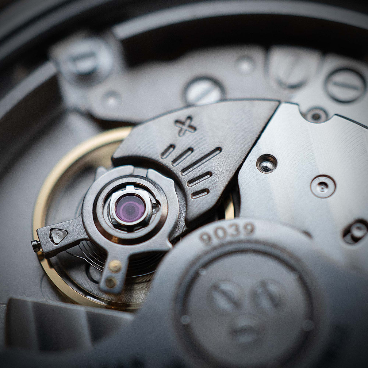 Miyota 9039 caliber in macro.